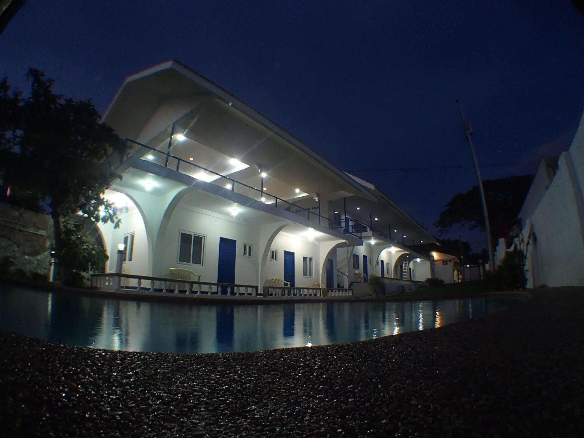 Pescadores Suites Moalboal Exteriér fotografie